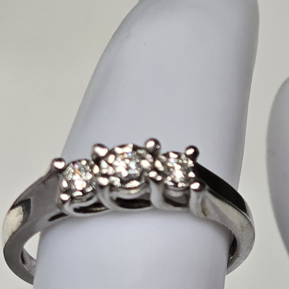 DIAMOND 3 stones ,Sterling Silver Ring - Picture 3 of 12